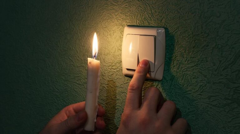 🔌 APAGÃO DEIXA COMUNIDADES DE CABRÁLIA E BELMONTE SEM ENERGIA POR MAIS DE 10 HORAS E GERA PREJUÍZOS AO COMÉRCIO E HOTELARIA