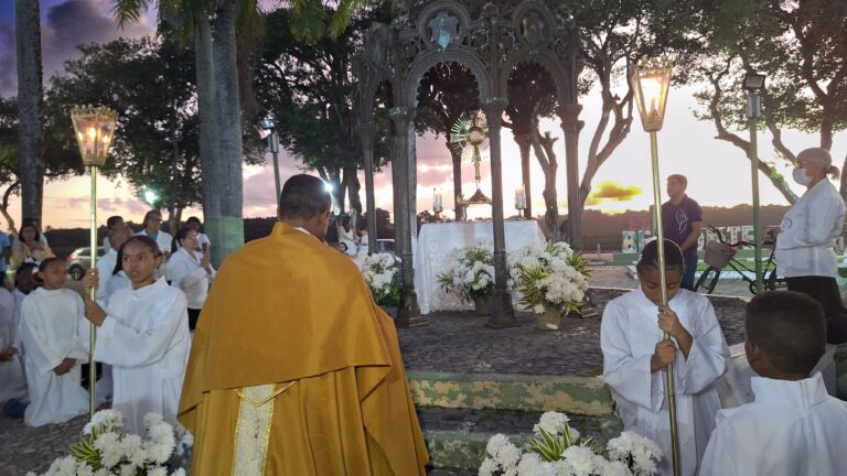 ✝️ Fé que não se abala nem com chuva: Belmonte celebra Corpus Christi com emoção, arte e devoção
